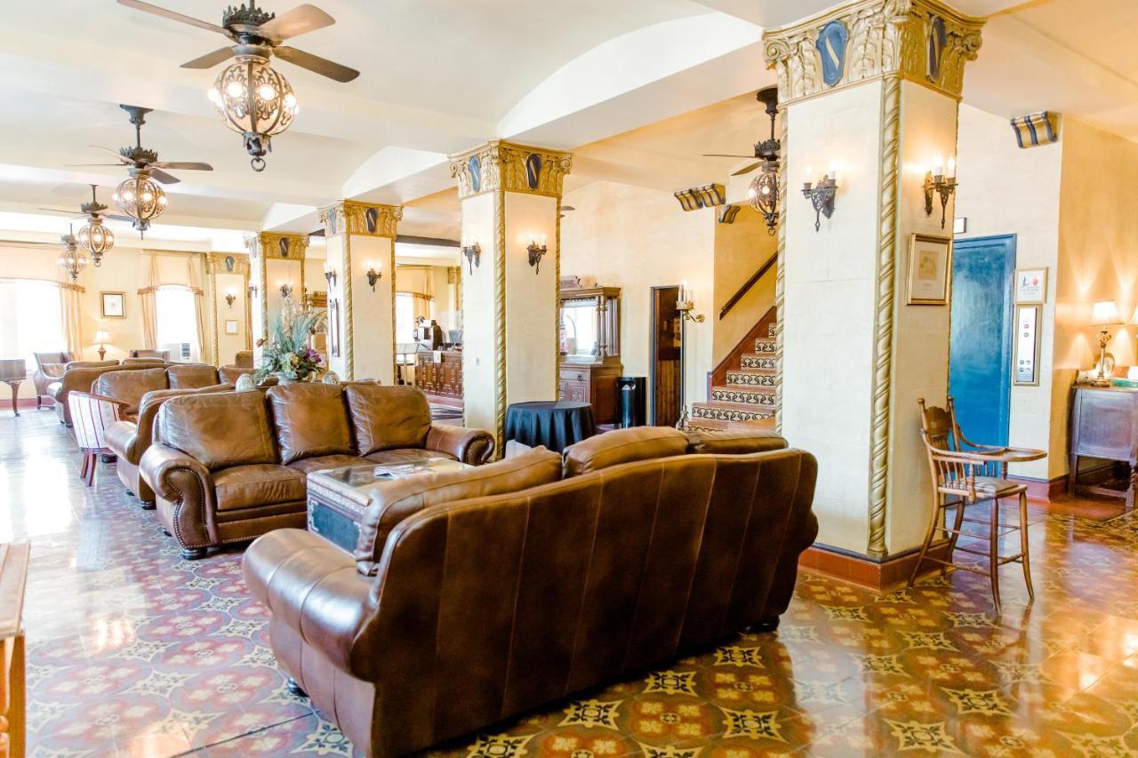 ניו בראונפלס The Faust Hotel מראה חיצוני תמונה