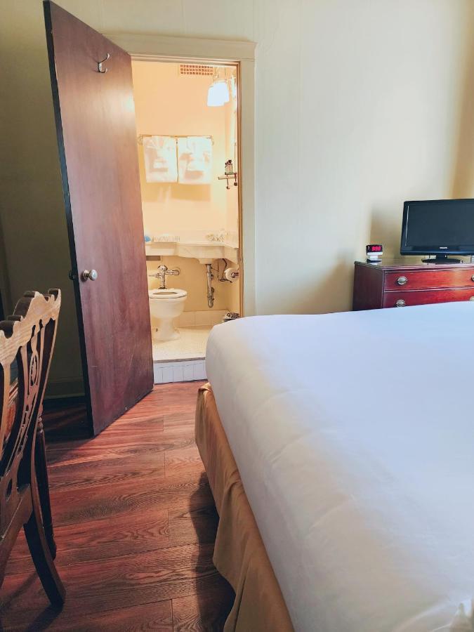 ניו בראונפלס The Faust Hotel מראה חיצוני תמונה