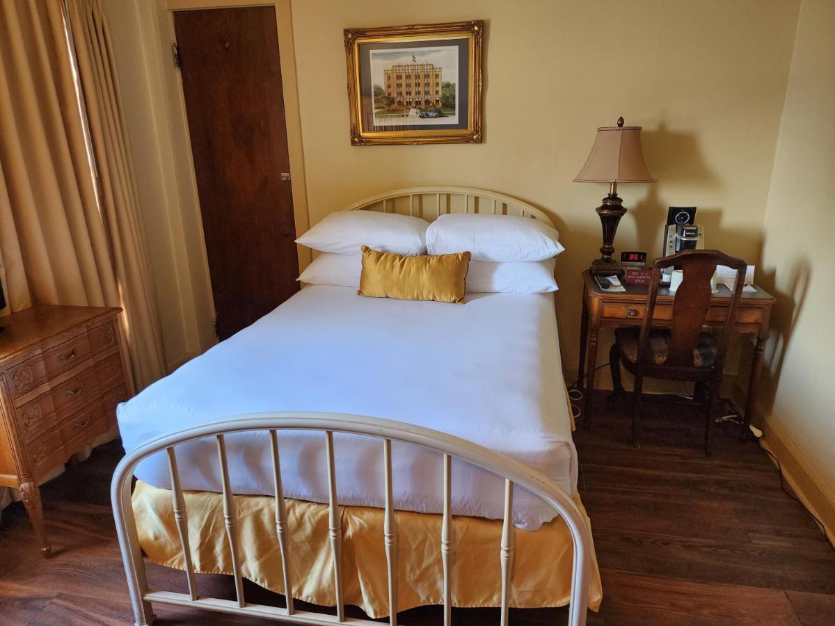 ניו בראונפלס The Faust Hotel מראה חיצוני תמונה