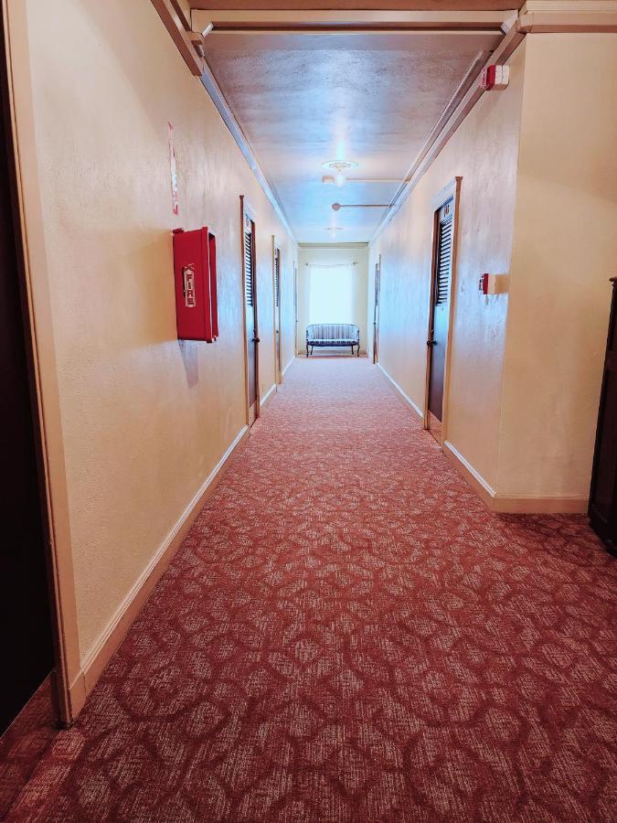 ניו בראונפלס The Faust Hotel מראה חיצוני תמונה