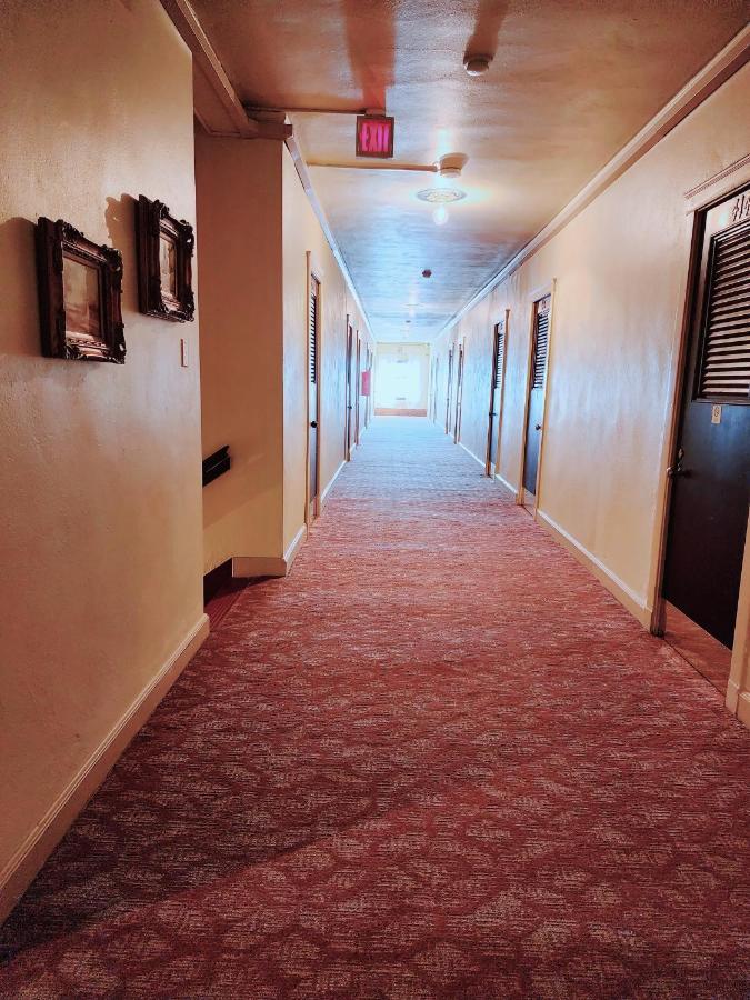 ניו בראונפלס The Faust Hotel מראה חיצוני תמונה