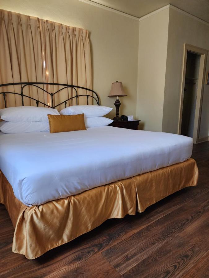 ניו בראונפלס The Faust Hotel מראה חיצוני תמונה