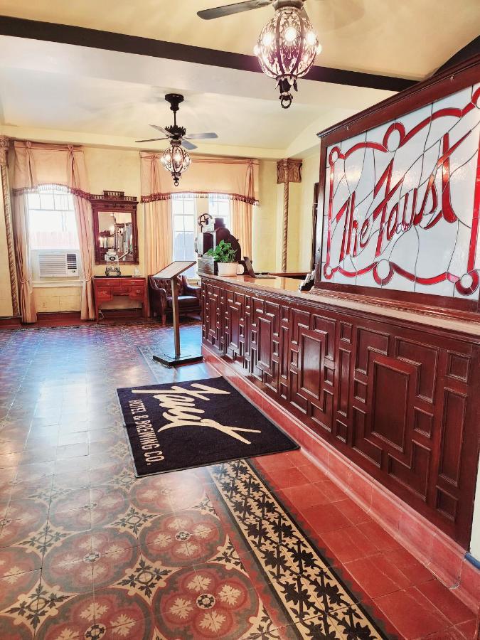 ניו בראונפלס The Faust Hotel מראה חיצוני תמונה