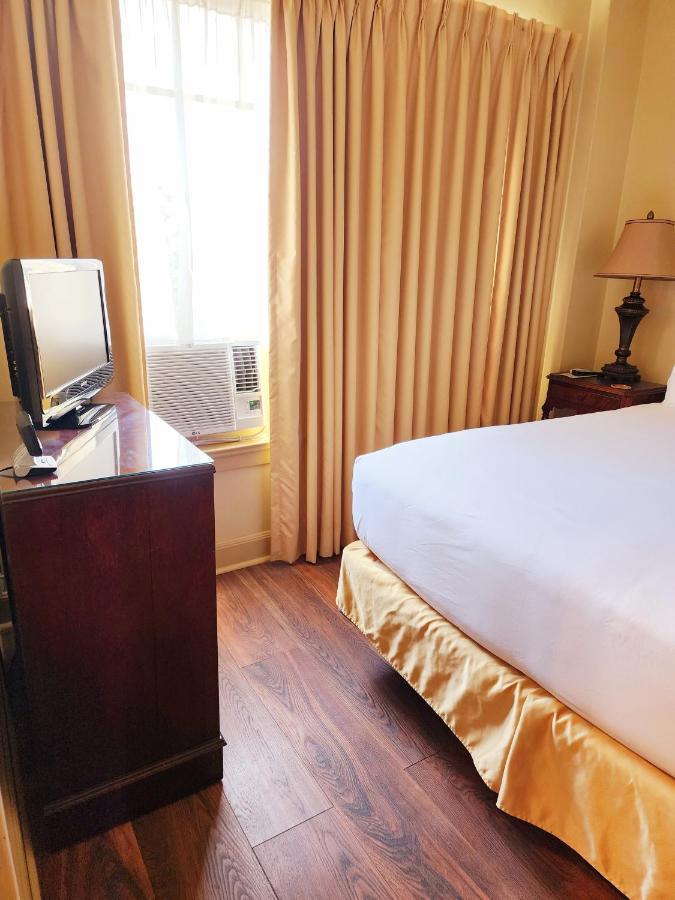 ניו בראונפלס The Faust Hotel מראה חיצוני תמונה