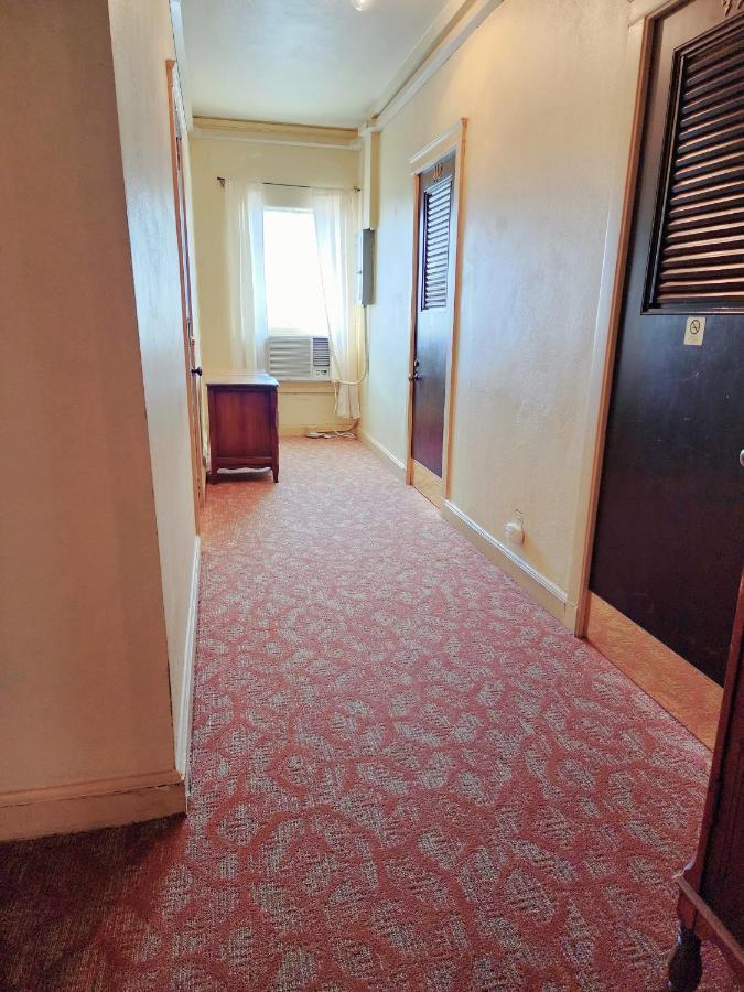 ניו בראונפלס The Faust Hotel מראה חיצוני תמונה