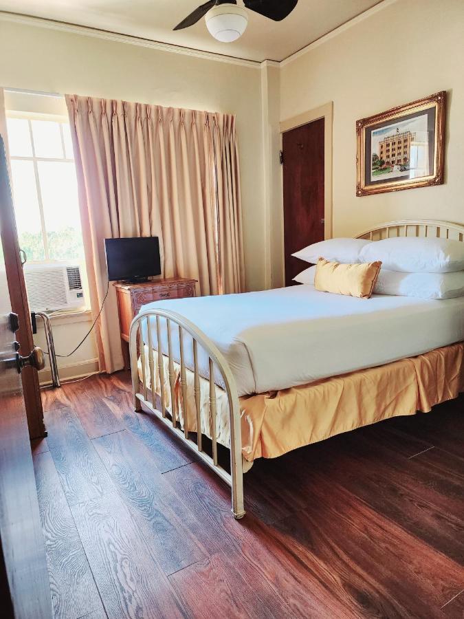 ניו בראונפלס The Faust Hotel מראה חיצוני תמונה